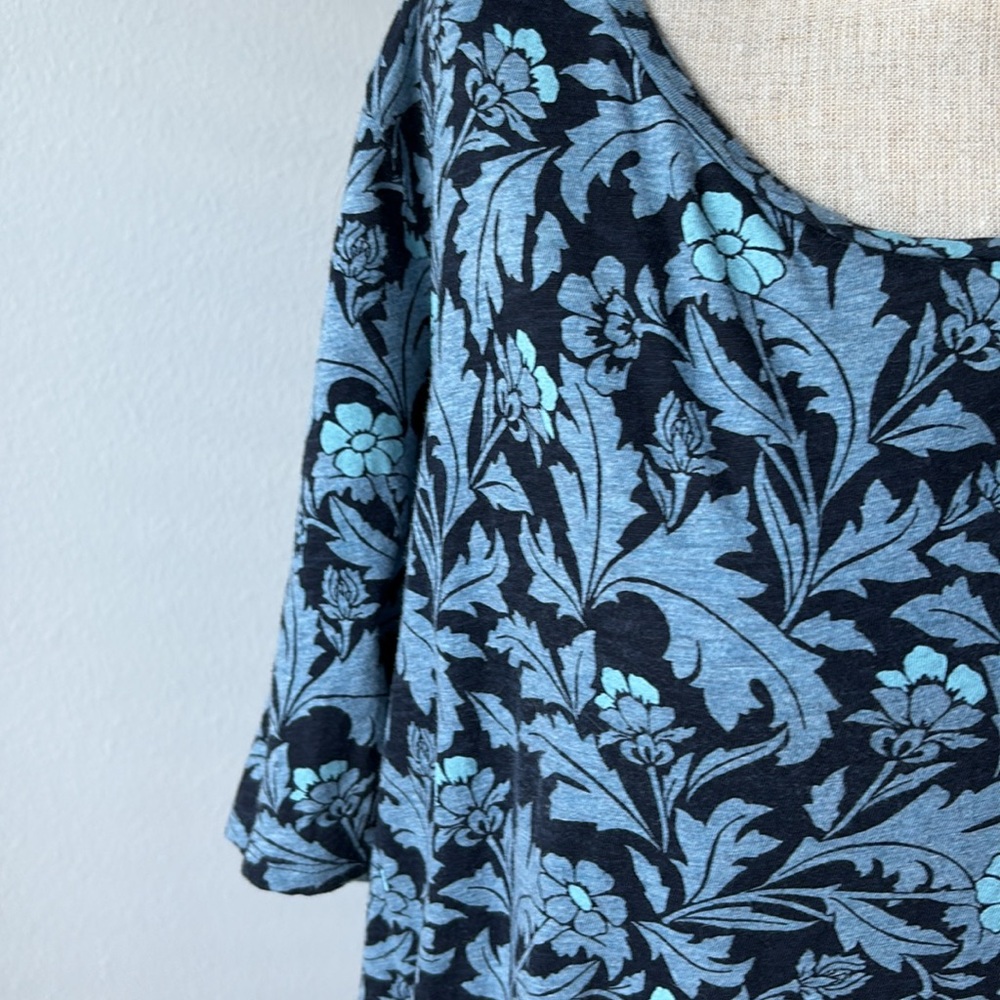 Ann Taylor loft, vintage soft Floral Blue Women's Top - Picture 3 of 4